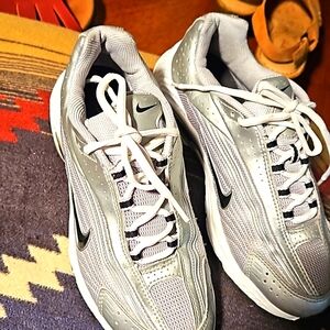 Nike Jet Stream Rare Silver, very good condition, 6y/7 ladies